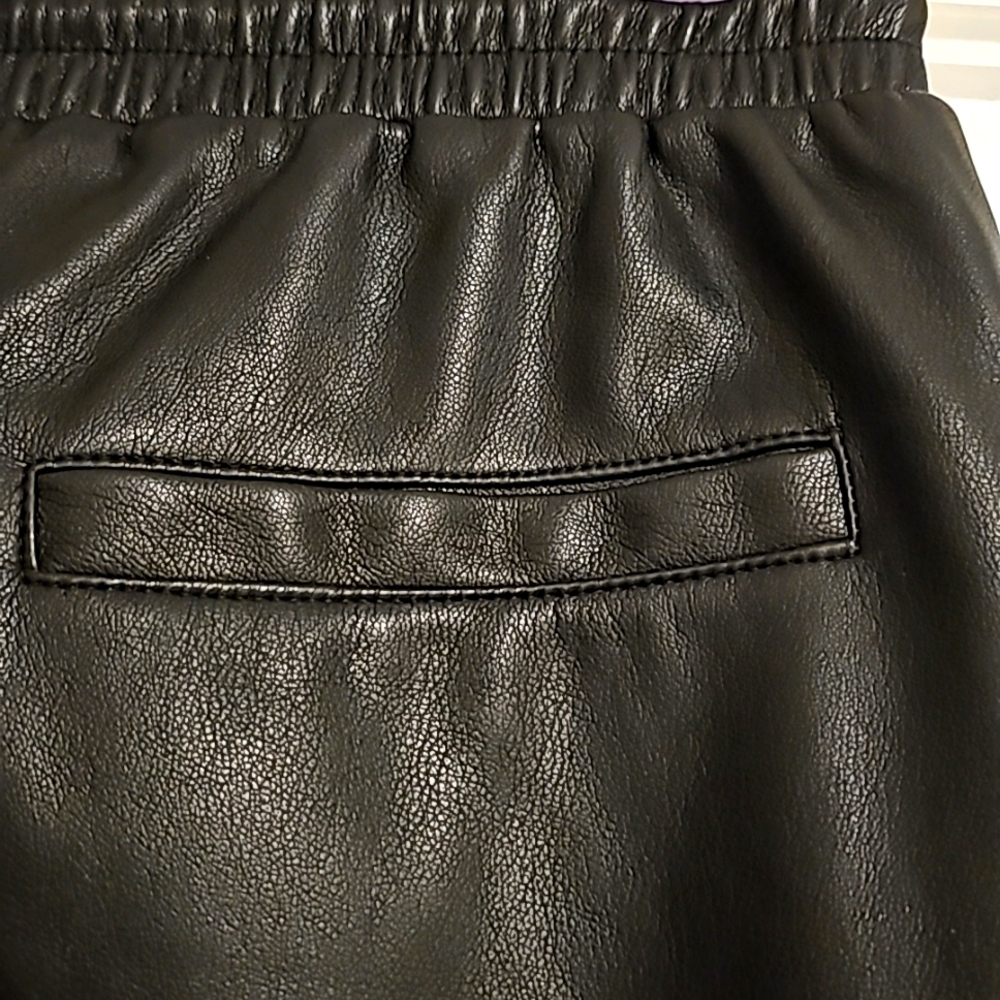 New T Tahari Vegan Leather Joggers sz small - Picture 8 of 9